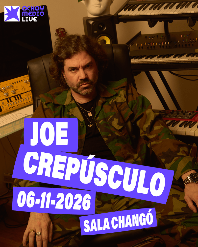 Promotional poster featuring Joe Crepúsculo in a camouflage jacket in a music studio; bold purple text panels read 'JOE CREPÚSCULO', '06-11-2026', 'SALA CHANGÓ' with a Choy Medio Live logo in the corner.